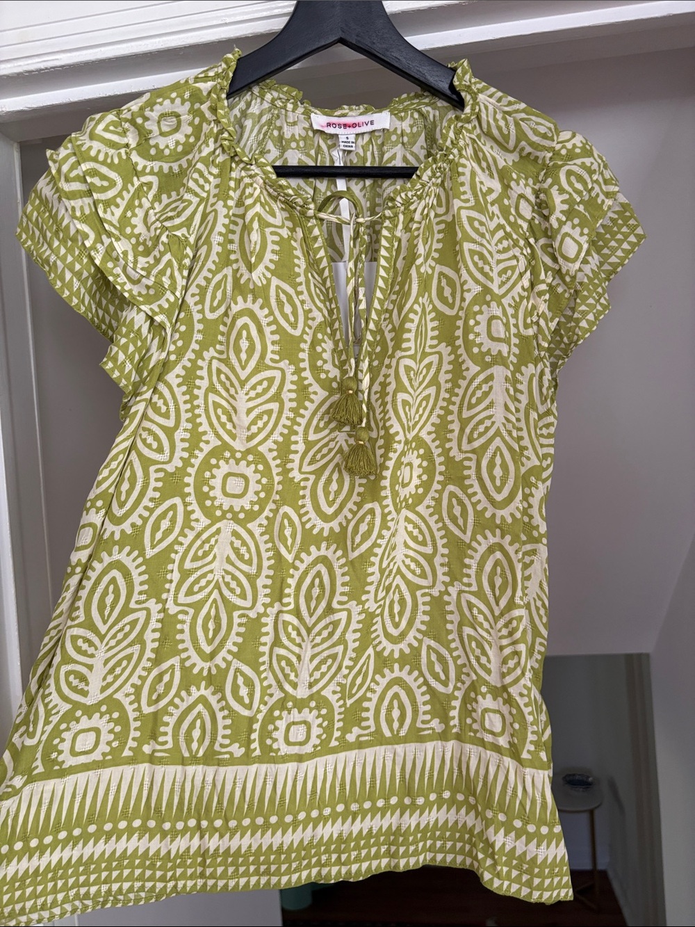 NWT Rose & Olive Lightweight Flutter Sleeve Blouse